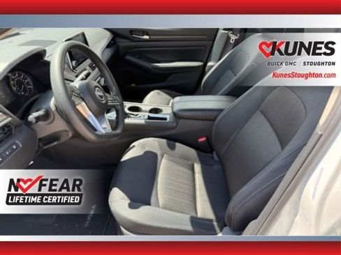 Used 2025 Nissan Altima 2.5 SV FWD image 19