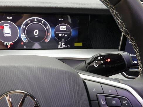 New 2025 Volkswagen Tiguan SE image 12