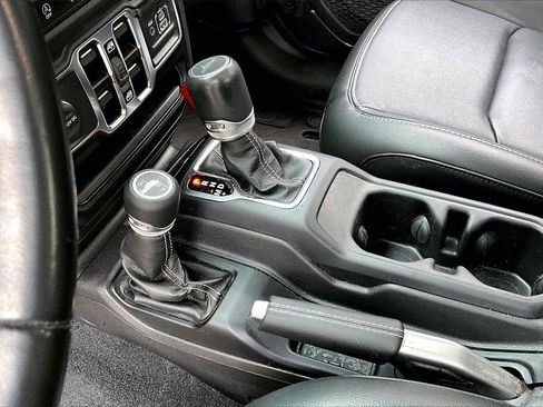 Used 2022 Jeep Gladiator Overland w/ Popular Equipment Package image 15