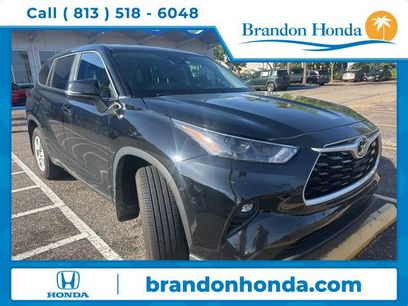 Used 2023 Toyota Highlander LE