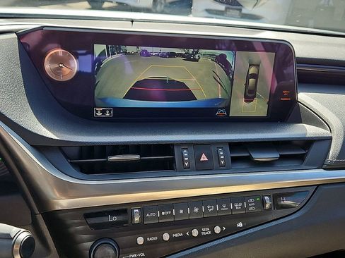 Used 2019 Lexus ES 350 Ultra Luxury w/ Accessory Package image 18