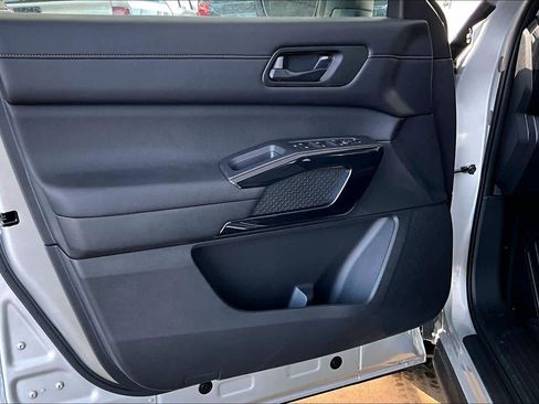 New 2025 Nissan Pathfinder SV w/ Black Appearance Package image 10