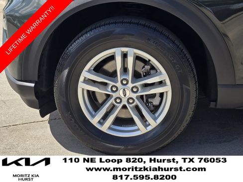 Used 2023 Ford Explorer XLT w/ Equipment Group 202A AWD/4WD image 17