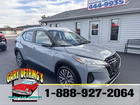 Used 2024 Nissan Kicks SV image 1