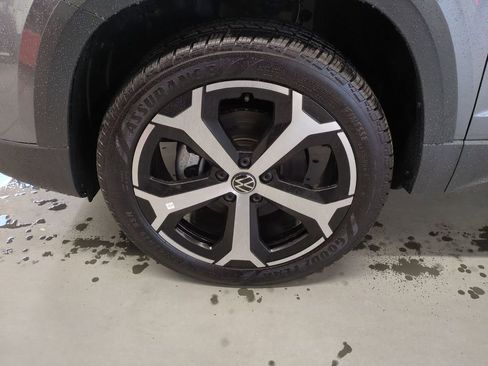 Used 2025 Volkswagen Taos SEL AWD/4WD image 10