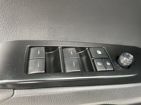 Used 2025 Toyota Camry SE w/ Convenience Package FWD image 18