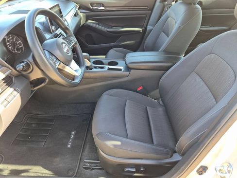 Used 2025 Nissan Altima 2.5 SV FWD image 24