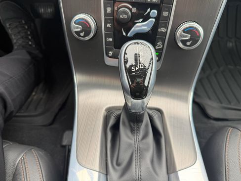 Used 2016 Volvo V60 T5 Cross Country Platinum w/ Climate Package image 43