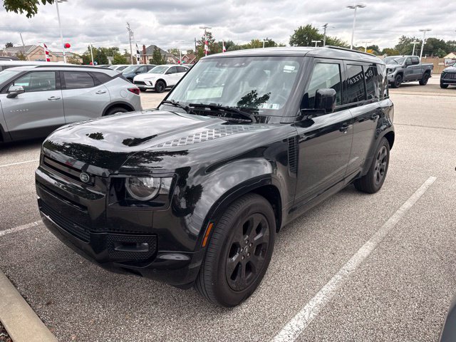 Used 2023 Land Rover Defender 110 X-Dynamic SE AWD/4WD image 4
