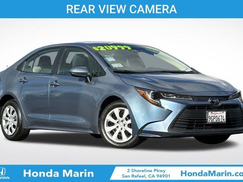 Used 2023 Toyota Corolla LE image 3