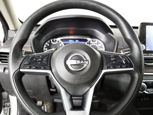 Used 2024 Nissan Altima 2.5 SV FWD image 19