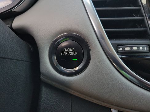 Used 2020 Chevrolet Trax Premier FWD image 29