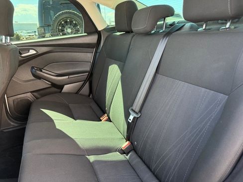 Used 2017 Ford Focus SE FWD image 6