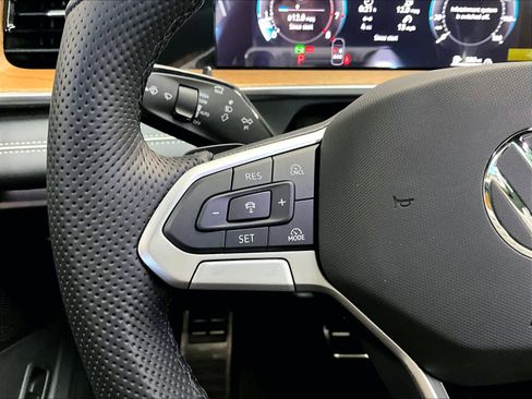 New 2026 Volkswagen Tiguan SEL R-Line AWD/4WD image 17