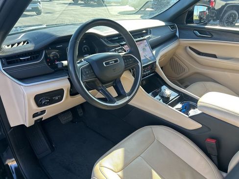 Used 2023 Jeep Grand Cherokee Limited w/ Luxury Tech Group II image 19