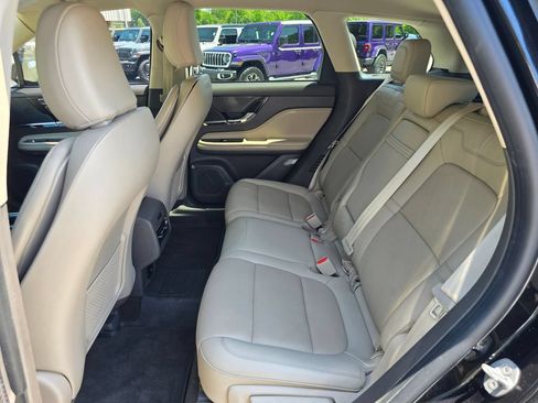 Used 2022 Lincoln Corsair FWD w/ Premium Package image 12
