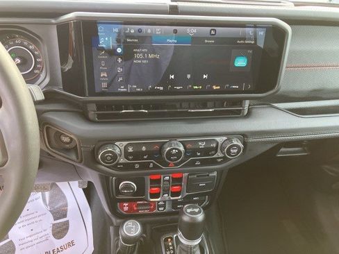 Certified 2024 Jeep Wrangler Unlimited Rubicon w/ Convenience Group image 18