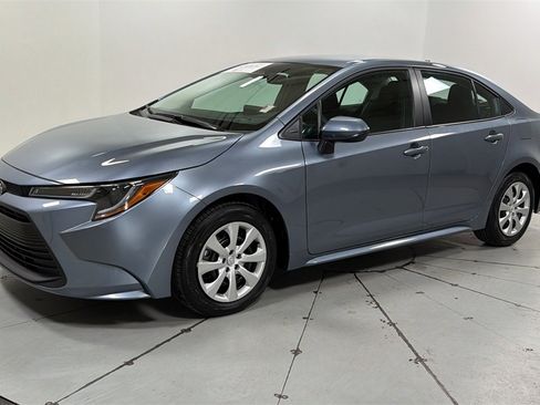 Certified 2025 Toyota Corolla LE image 1