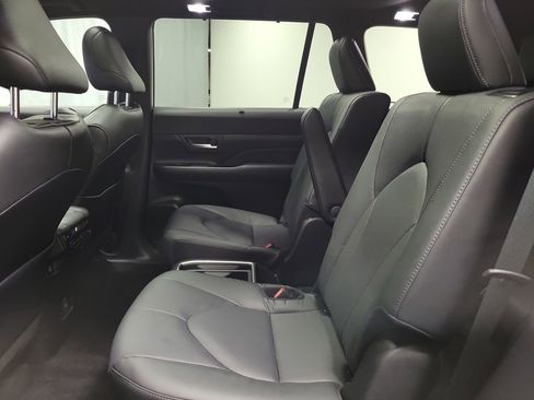 Used 2025 Toyota Grand Highlander AWD Hybrid image 22