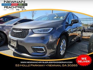 Used 2022 Chrysler Pacifica Touring-L video 1