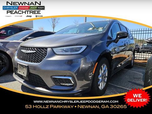 Used 2022 Chrysler Pacifica Touring-L image 1