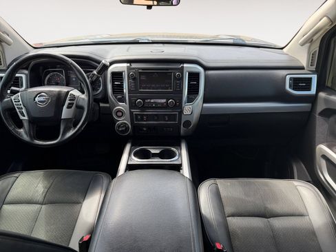 Used 2019 Nissan Titan PRO-4X AWD/4WD image 10