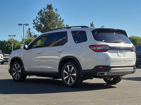 Used 2023 Honda Pilot Elite image 2