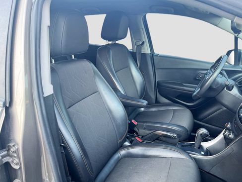 Used 2022 Chevrolet Trax LT w/ LT Convenience Package AWD/4WD image 27