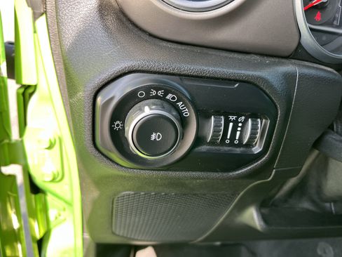 Used 2018 Jeep Wrangler Unlimited Rubicon AWD/4WD image 17