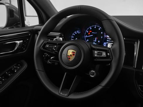 Used 2025 Porsche Macan Turbo image 33