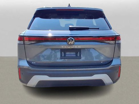 Used 2025 Volkswagen Tiguan SE AWD/4WD image 29
