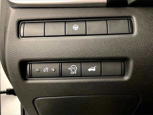 Used 2024 Nissan Rogue SL w/ SL Premium Package image 32