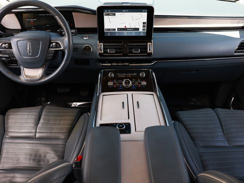 Used 2020 Lincoln Navigator L Black Label w/ Cargo Convenience Package AWD/4WD image 2