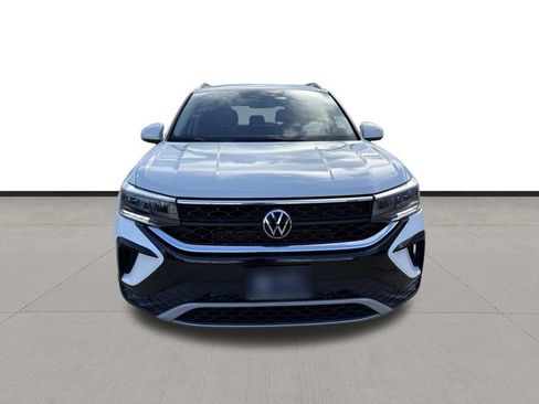 Used 2024 Volkswagen Taos SE FWD image 8