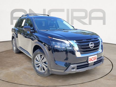 Used 2025 Nissan Pathfinder SV w/ Cargo Package FWD image 4