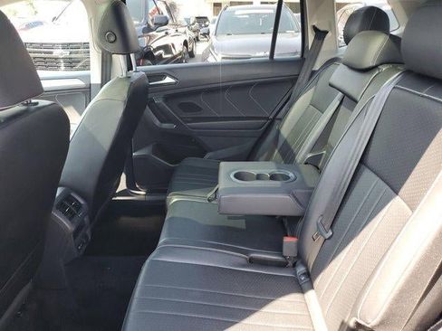 Used 2022 Volkswagen Tiguan SE AWD/4WD image 9