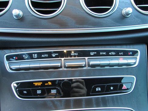 Used 2021 Mercedes-Benz E 350 Sedan image 19