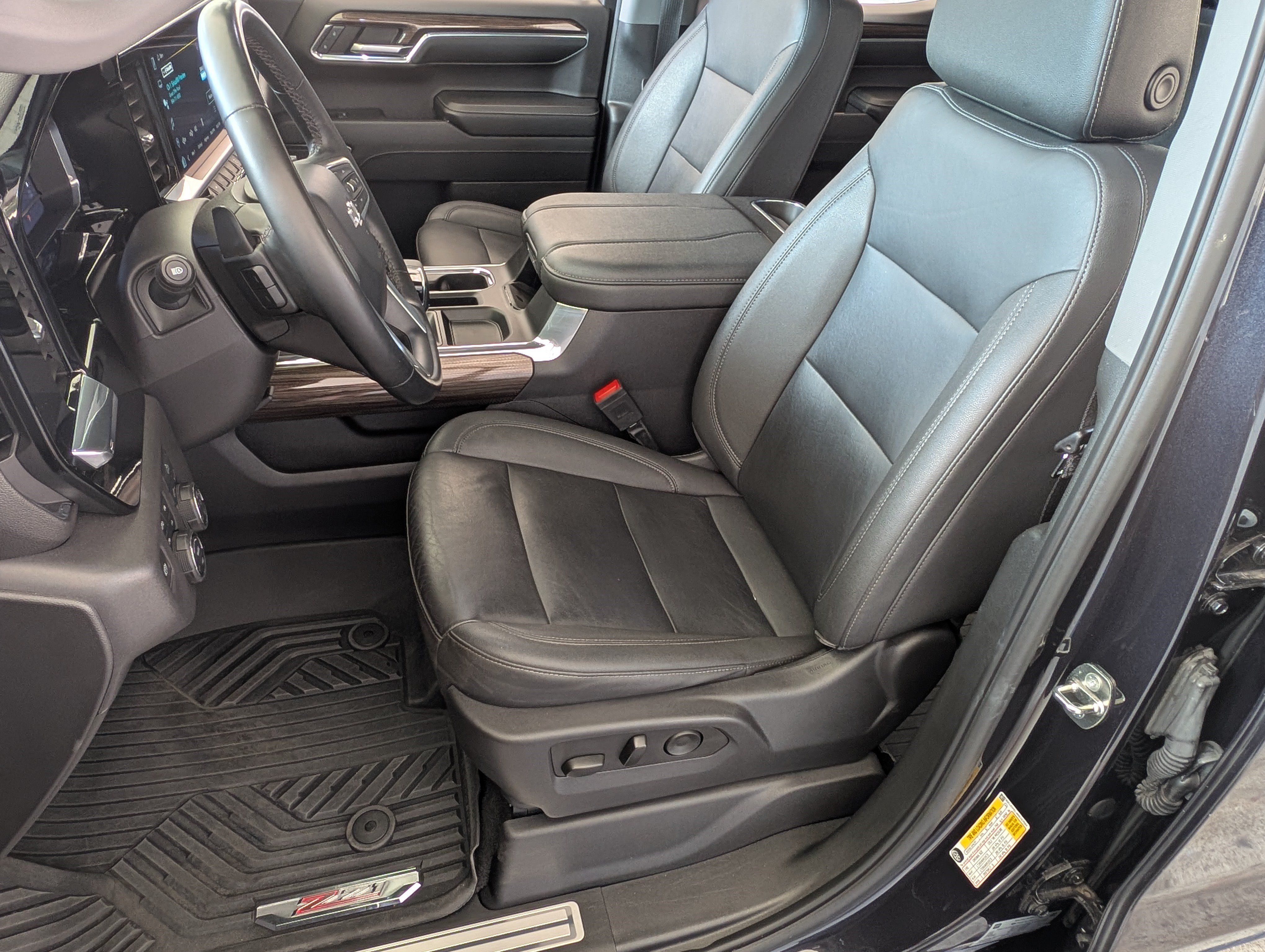 Used 2024 Chevrolet Silverado 1500 LT Trail Boss w/ Convenience Package II AWD/4WD image 16