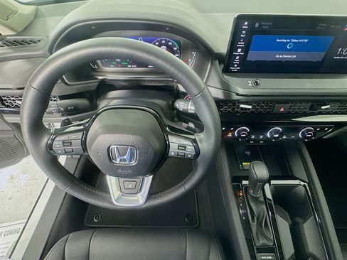 Used 2025 Honda Accord Touring image 11