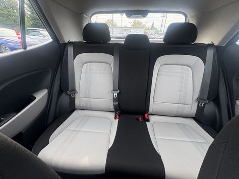 Used 2025 Hyundai Venue SEL image 38