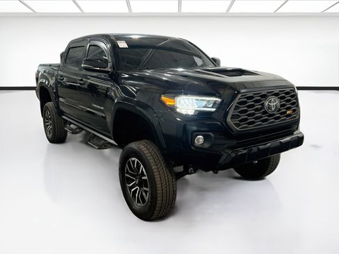Used 2021 Toyota Tacoma TRD Sport w/ Technology Package AWD/4WD image 3
