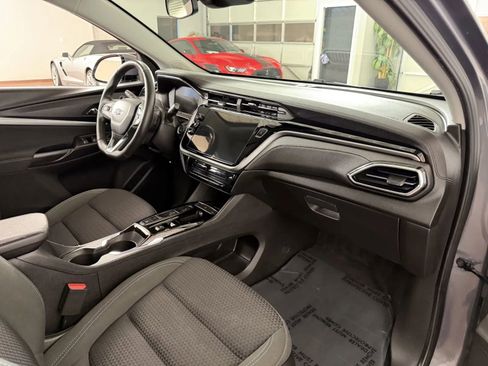 Used 2022 Chevrolet Bolt EUV LT w/ Comfort Package FWD image 35