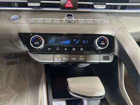 Certified 2024 Hyundai Elantra SEL image 22