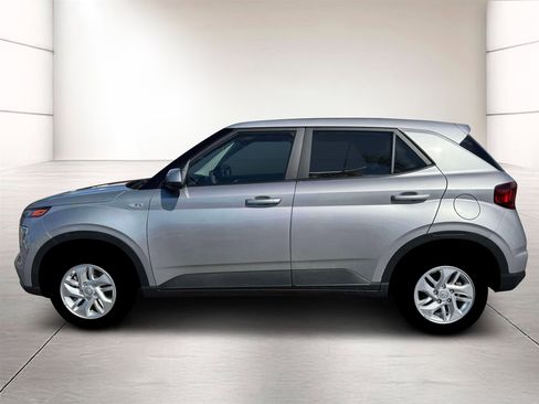 New 2026 Hyundai Venue SE image 3