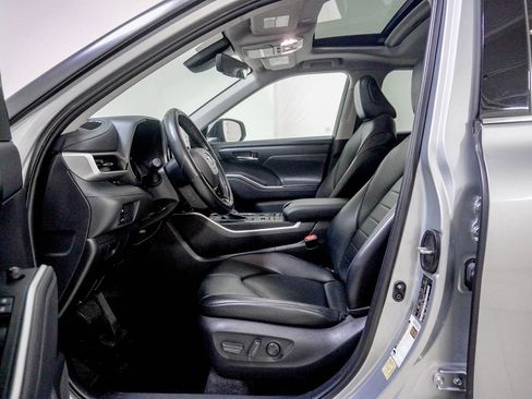 Used 2021 Toyota Highlander XLE image 20