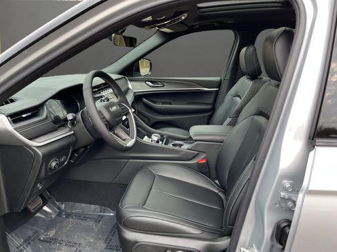 New 2025 Jeep Grand Cherokee L Limited image 10