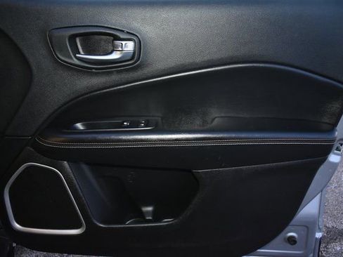 Used 2019 Jeep Compass Latitude image 40