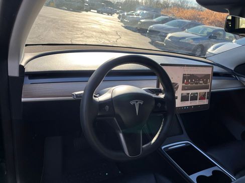 Used 2024 Tesla Model Y Long Range image 28