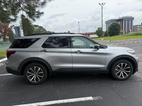 Used 2020 Ford Explorer ST w/ Premium Technology Package AWD/4WD image 8