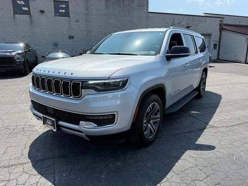 Used 2023 Jeep Wagoneer L Series II image 8